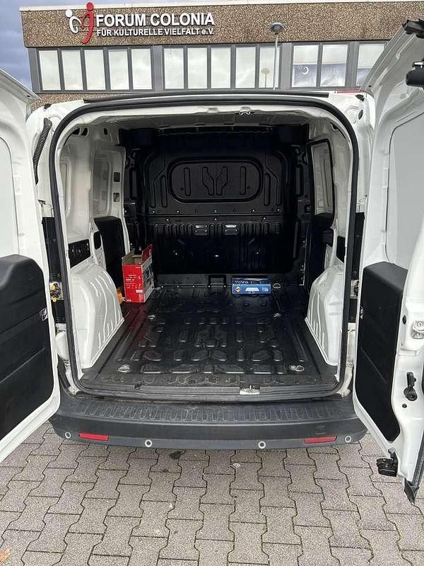 Gebraucht Fiat Doblò 95 PS (69 kW) 2017 Weiß Van / Kleinbus