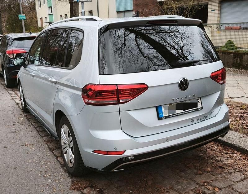 Gebraucht VW Touran Active 122 PS (89 kW) 2022 Silber Van / Kleinbus