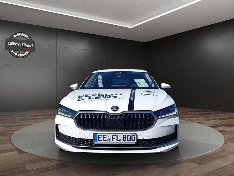 Gebraucht Skoda Superb Selection 150 PS (110 kW) 2024 Purity weiss Kombi
