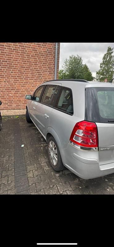 Gelb Gebraucht 2012 Opel Zafira Van / Kleinbus | 4.800 € - Bild 1/4