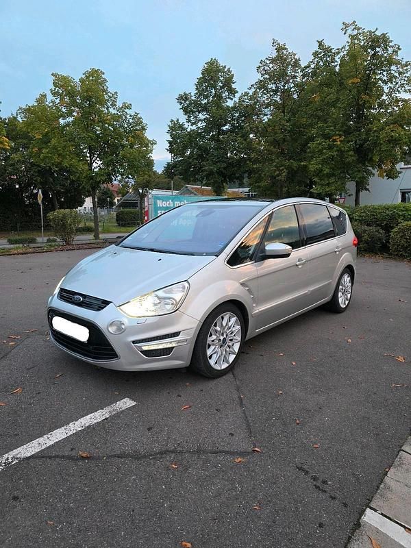 Silber Gebraucht 2014 Ford S-MAX Van / Kleinbus | 7.999 € (Guter Preis) - Bild 1/4
