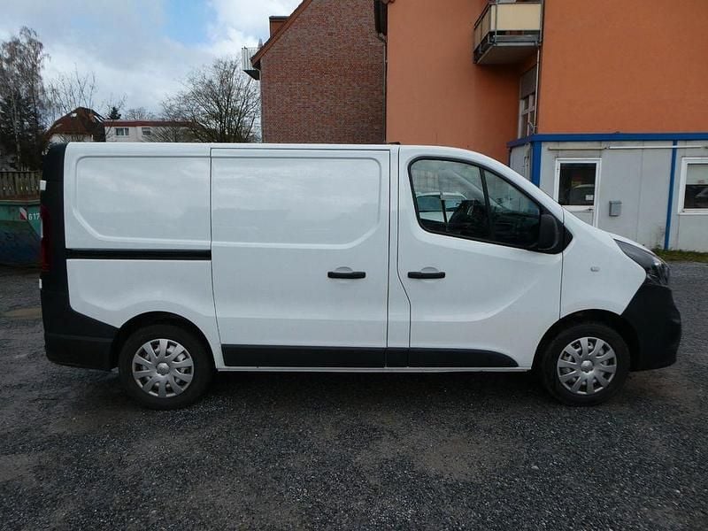 Gebraucht Opel Vivaro 120 PS (88 kW) 2017 Weiß Van / Kleinbus