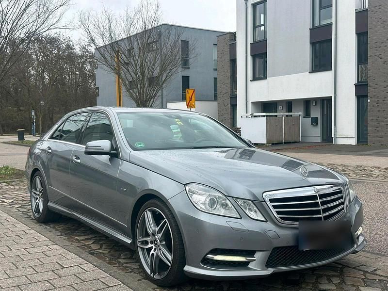 Gebraucht Mercedes E300 AMG 252 PS (185 kW) 2012 Grau Limousine