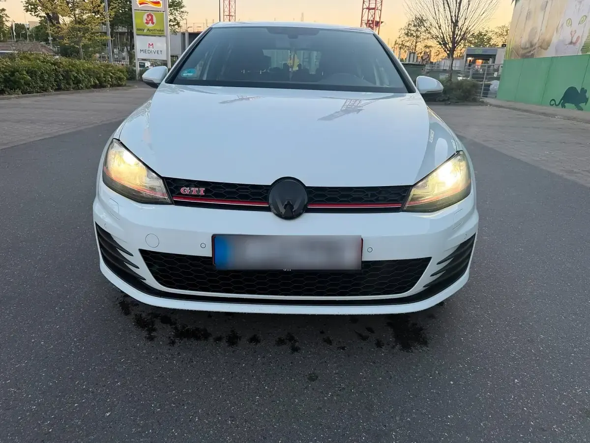 Gebraucht VW Golf VII GTI 220 PS (161 kW) 2015 Weiß Limousine