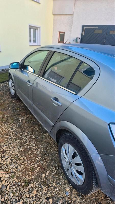 Gebraucht Opel Astra 105 PS (77 kW) 2004 Silber Kleinwagen