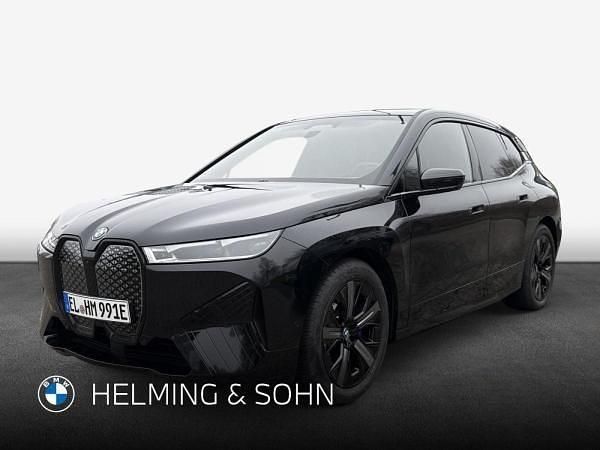 Schwarz (saphirschwarz metallic) Gebraucht 2024 BMW iX SUV | 93.990 € - Bild 1/4