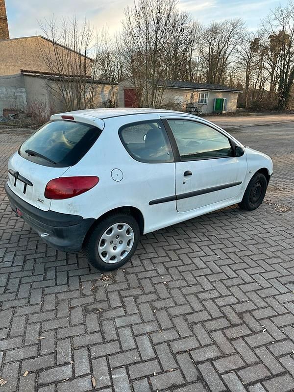 Gebraucht Peugeot 206 60 PS (44 kW) 2002 Weiß Kleinwagen