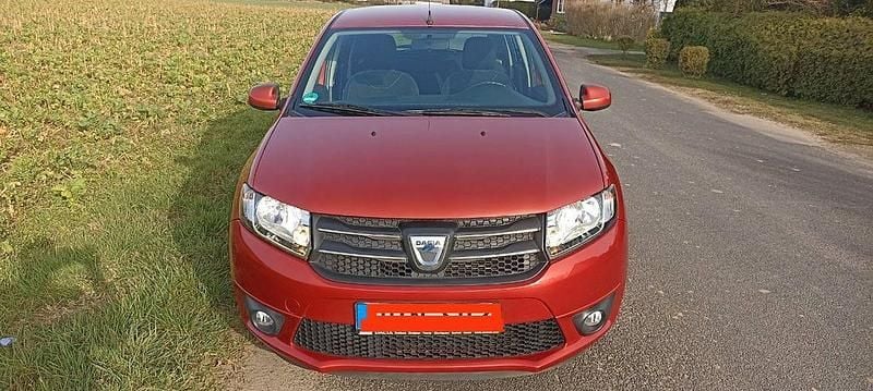 Gebraucht Dacia Sandero 75 PS (55 kW) 2013 Rot Limousine
