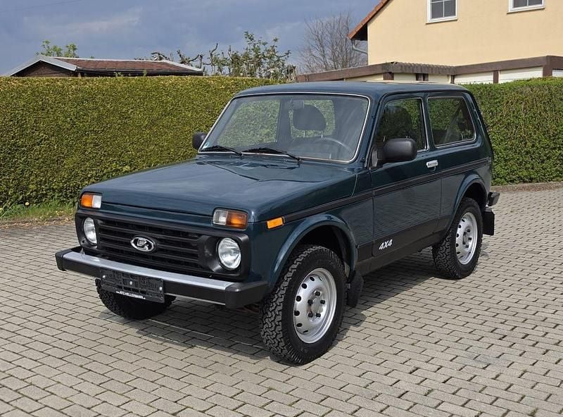 Second-hand Lada niva 82 CP (60 kW) 2010 Verde SUV