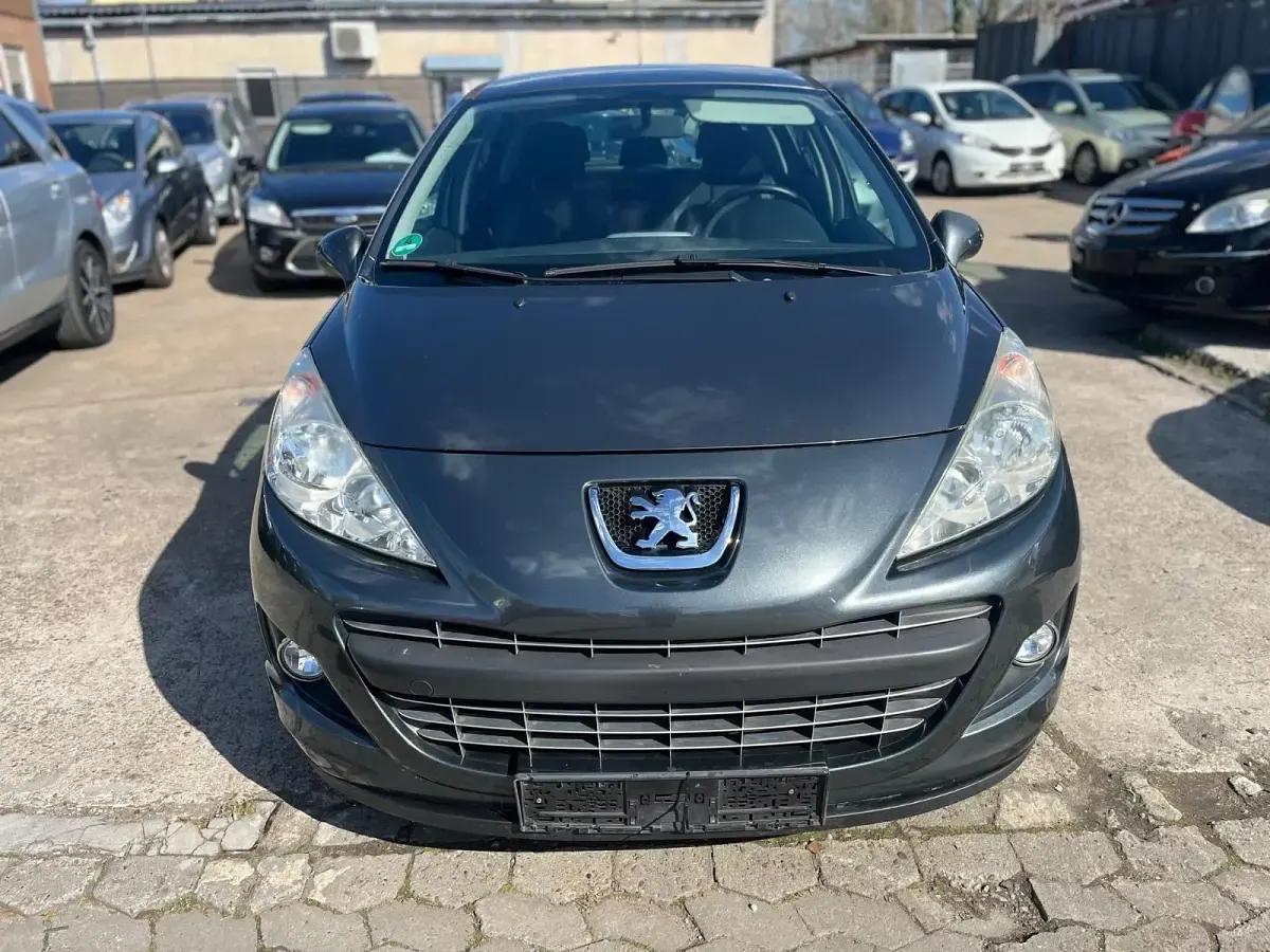 Gebraucht Peugeot 207 90 PS (66 kW) 2011 Grau Kleinwagen