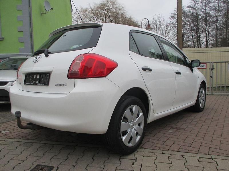 Gebraucht Toyota Auris 101 PS (74 kW) 2009 Weiß Limousine