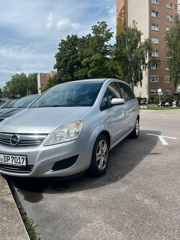 Blau Gebraucht 2009 Opel Zafira Selection Van / Kleinbus | 3.300 € (Etwas zu teuer) - Bild 1/4