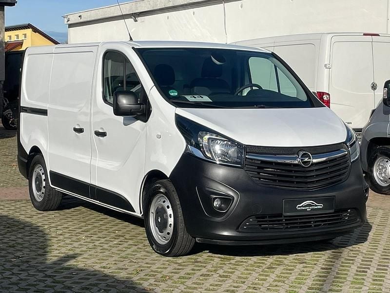 Gebraucht Opel Vivaro 145 PS (106 kW) 2017 Weiß Van / Kleinbus