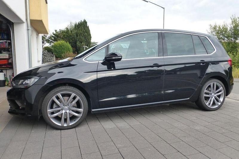 Grau Gebraucht 2017 VW Golf Sportsvan Highline Van / Kleinbus | 14.980 € (Fairer Preis) - Bild 1/4