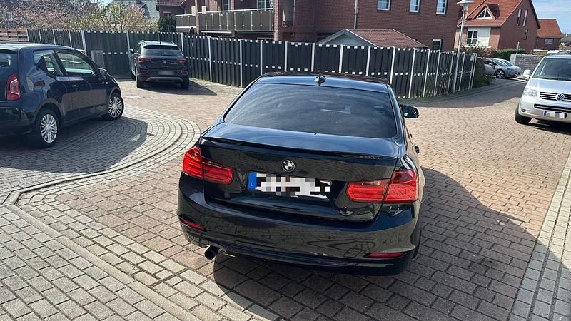 Gebraucht BMW 320 Sport Line 184 PS (135 kW) 2012 Schwarz Limousine