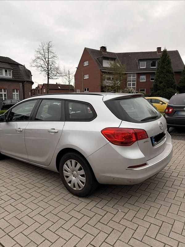Gebraucht Opel Astra Edition 110 PS (80 kW) 2015 Silber Kombi