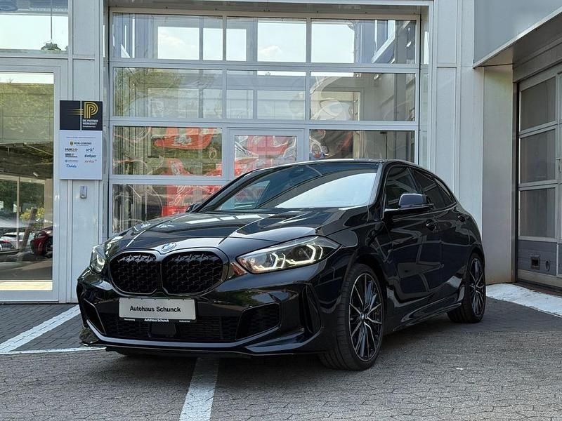 Schwarz Gebraucht 2021 BMW M135 Performance Kleinwagen | 33.990 € (Fairer Preis) - Bild 1/4