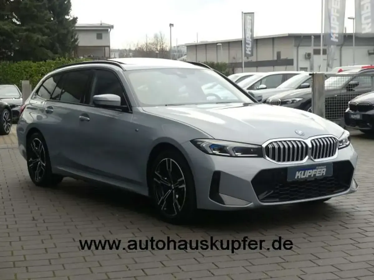 Gebraucht BMW 330e Performance 292 PS (214 kW) 2024 Brooklyngrau Kombi