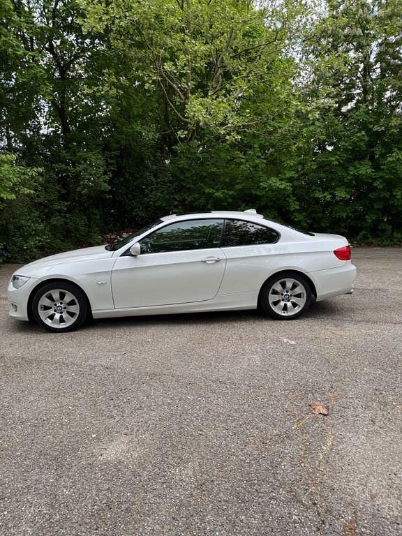 Gebraucht BMW 325 218 PS (160 kW) 2012 Weiß Coupé