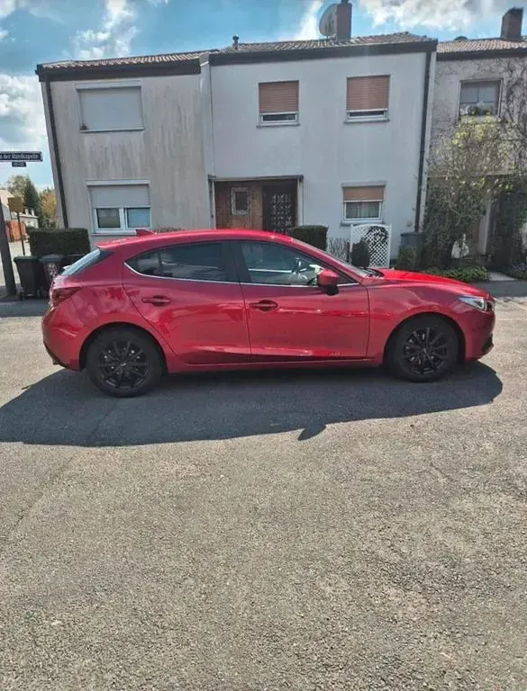 Gebraucht Mazda 3 Nakama 120 PS (88 kW) 2016 Rot Limousine