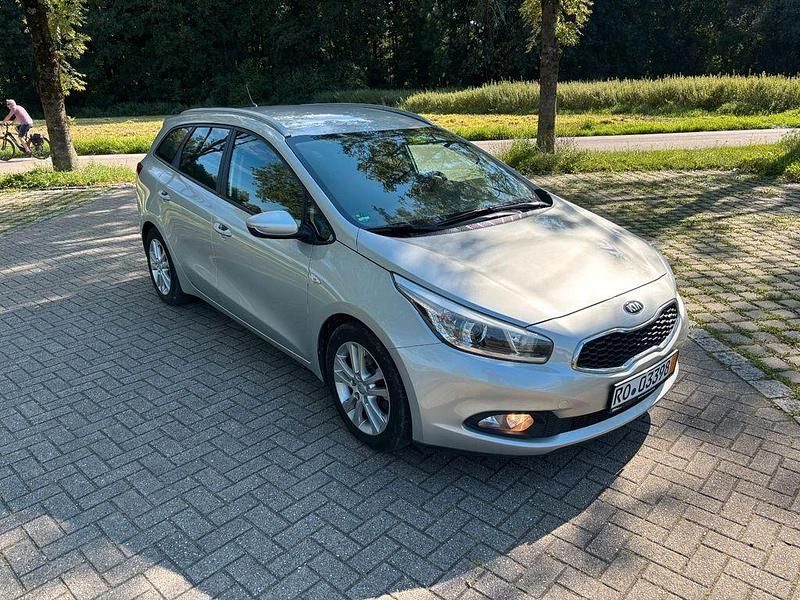 Silber Gebraucht 2013 Kia Ceed Sportswagon Edition 7 Kombi | 4.290 € (Fairer Preis) - Bild 1/4
