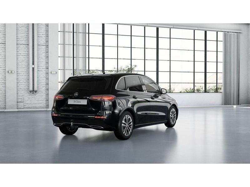 Gebraucht Mercedes B200 Progressive 163 PS (119 kW) 2025 Metalliclack kosmosschwarz Van / Kleinbus