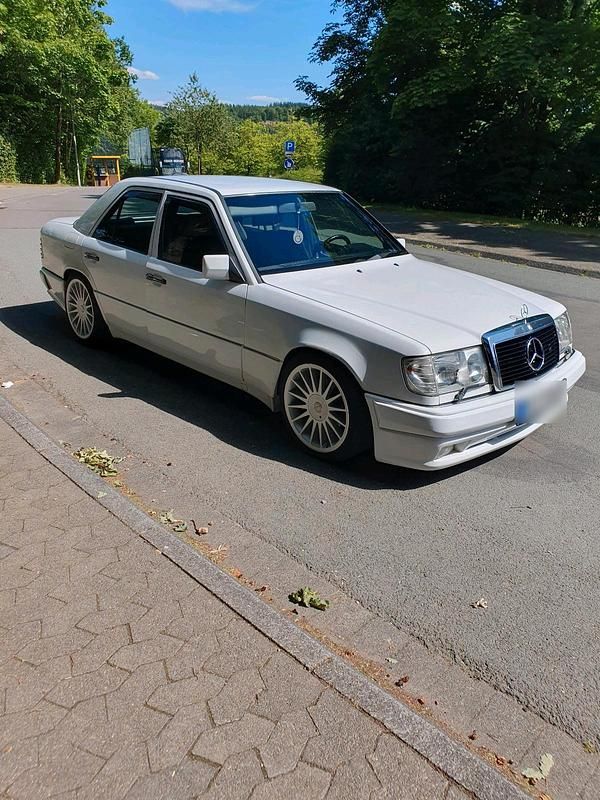 Gebraucht Mercedes 300 113 PS (83 kW) 1991 Weiß Limousine