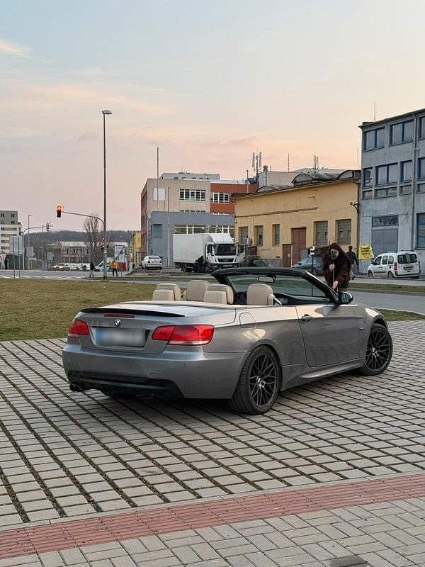Gebraucht BMW 330 Cabriolet 170 PS (125 kW) 2007 Grau Cabrio