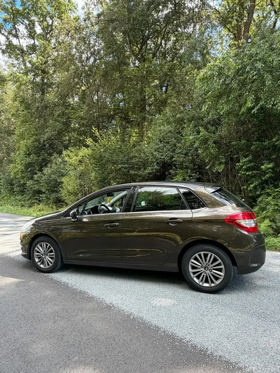 Gebraucht Citroën C4 108 PS (79 kW) 2011 Braun Limousine