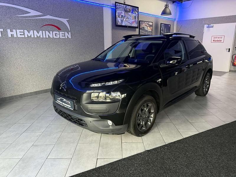 Farbe schwarz obsidien Gebraucht 2016 Citroën C4 Cactus Shine Kleinwagen | 7.499 € (Fairer Preis) - Bild 1/4