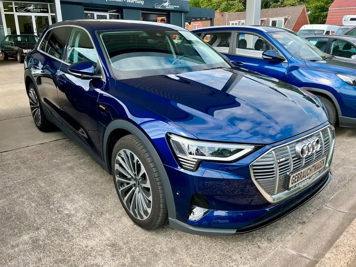 Gebraucht Audi e-tron Comfort 230 kW (313 PS) 2022 Blau SUV