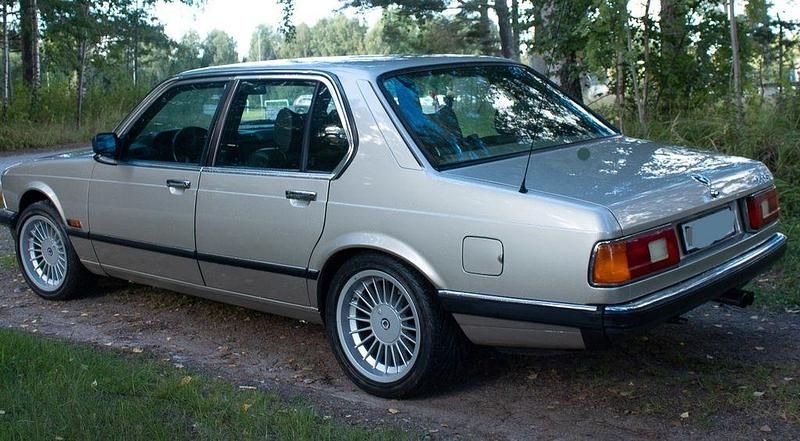 Second-hand BMW 745 252 CP (185 kW) 1983 Bej Berlinǎ