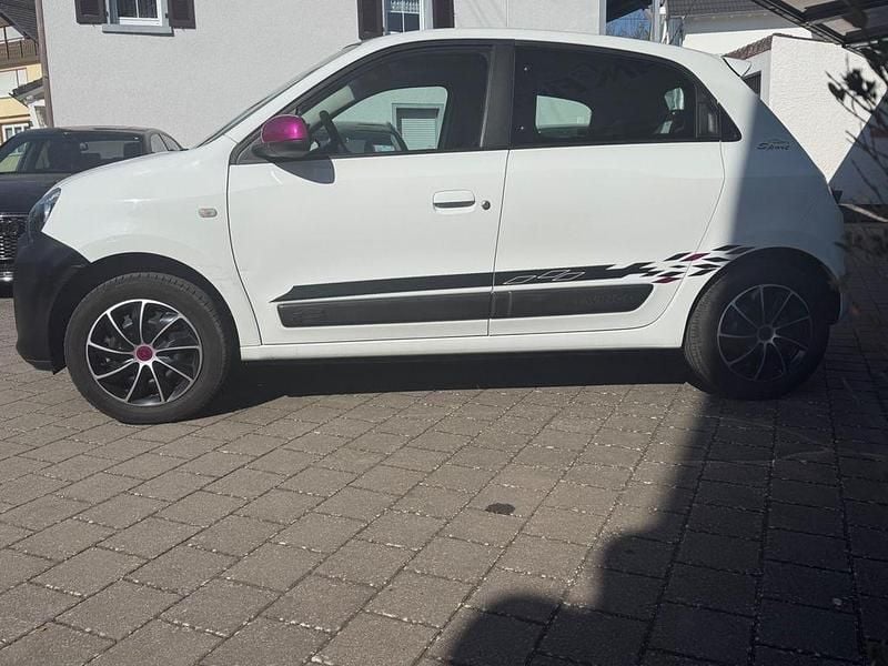 Second-hand Renault Twingo 90 CP (66 kW) 2015 Alb Hatchback