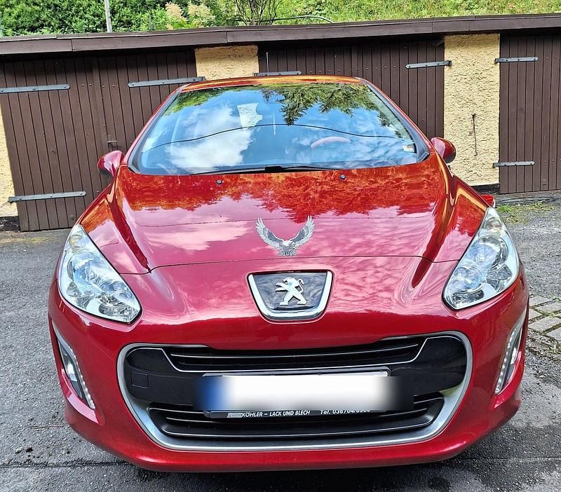 Rot Gebraucht 2011 Peugeot 308 Active Kleinwagen | 4.500 € (Fairer Preis) - Bild 1/4