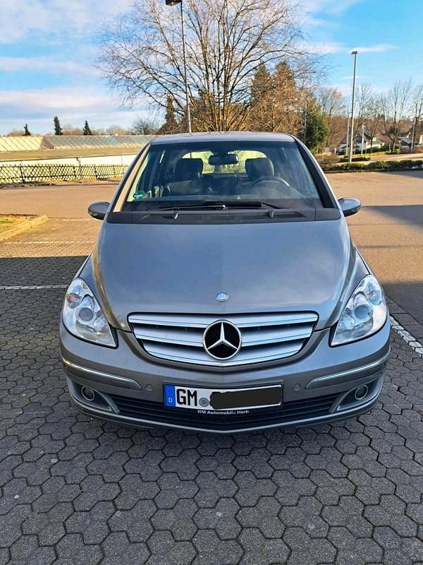 Gebraucht Mercedes B200 140 PS (102 kW) 2007 Gold Van / Kleinbus