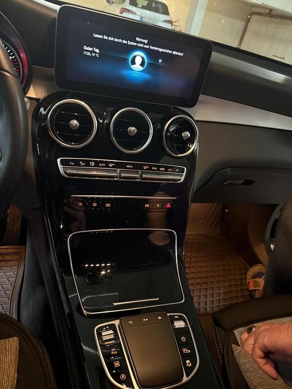 Gebraucht Mercedes GLC200 197 PS (144 kW) 2019 Grau SUV