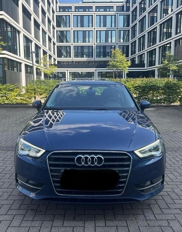 Blau Gebraucht 2015 Audi A3 Sportback Ambition Limousine | 10.500 € (Superpreis) - Bild 1/4