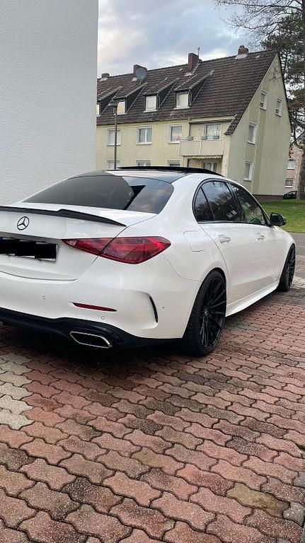 Gebraucht Mercedes C300 AMG 258 PS (189 kW) 2023 Weiß Limousine