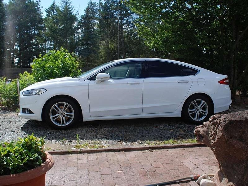 Weiß Gebraucht 2016 Ford Mondeo Titanium Limousine | 12.900 € (Fairer Preis) - Bild 1/4