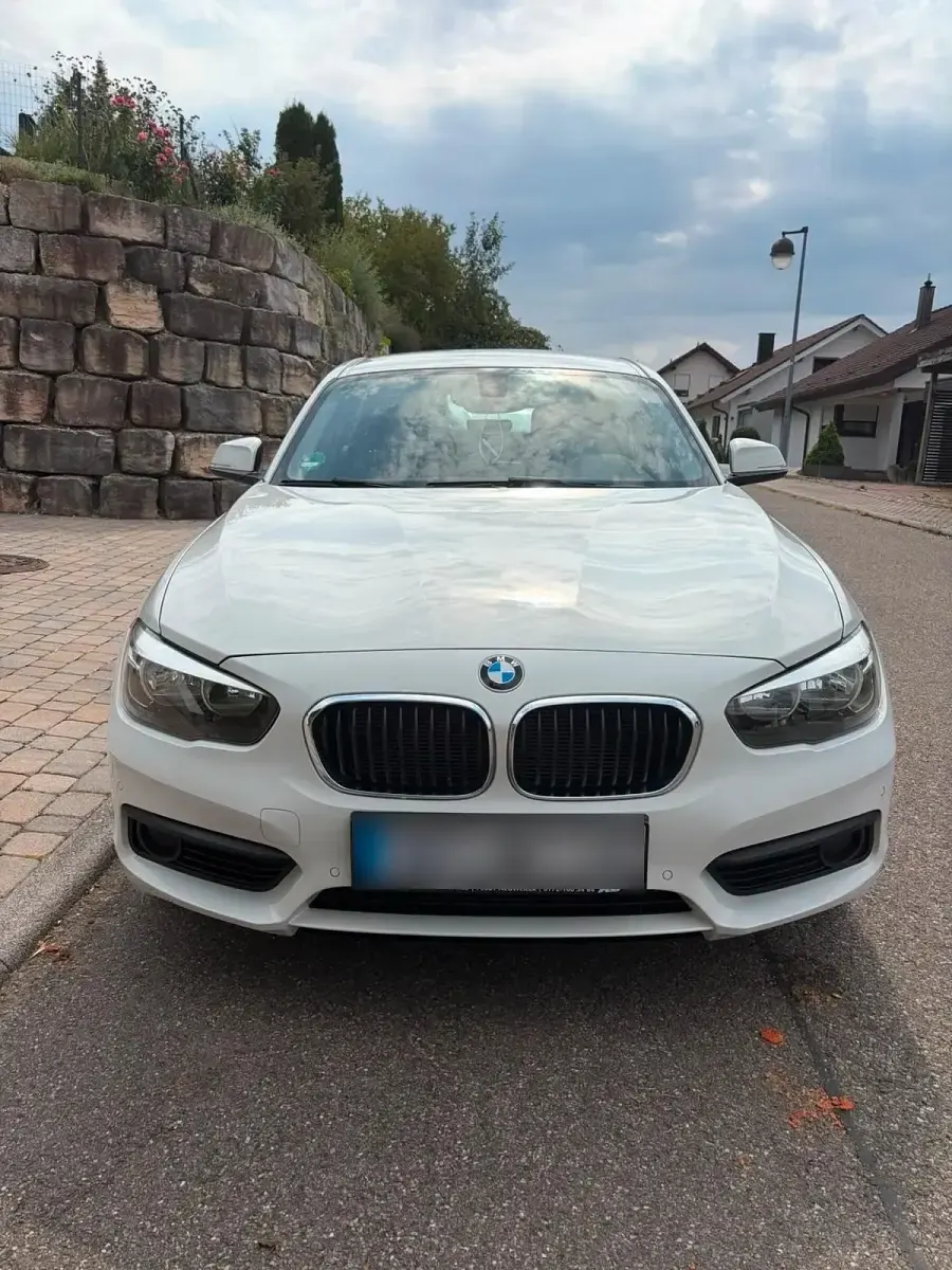 Gebraucht BMW 118 Sport Line 136 PS (100 kW) 2018 Weiß Limousine