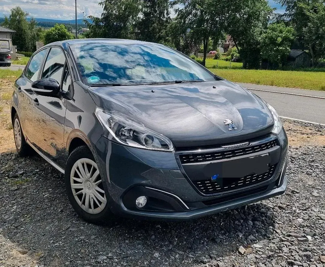 Gebraucht Peugeot 208 82 PS (60 kW) 2017 Grau Kleinwagen