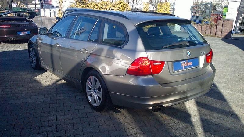 Gebraucht BMW 318 Comfort Edition 143 PS (105 kW) 2012 Beige Kombi