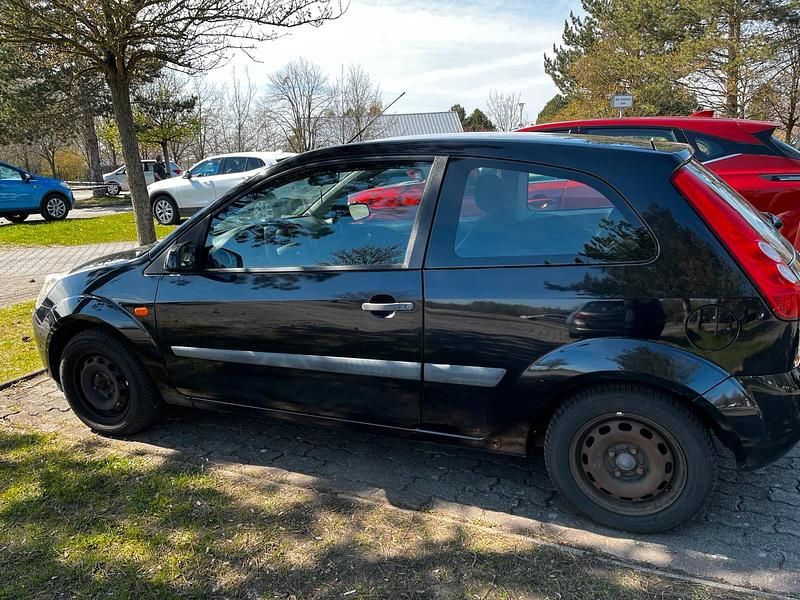 Gebraucht Ford Fiesta 90 PS (66 kW) 2008 Schwarz Kleinwagen