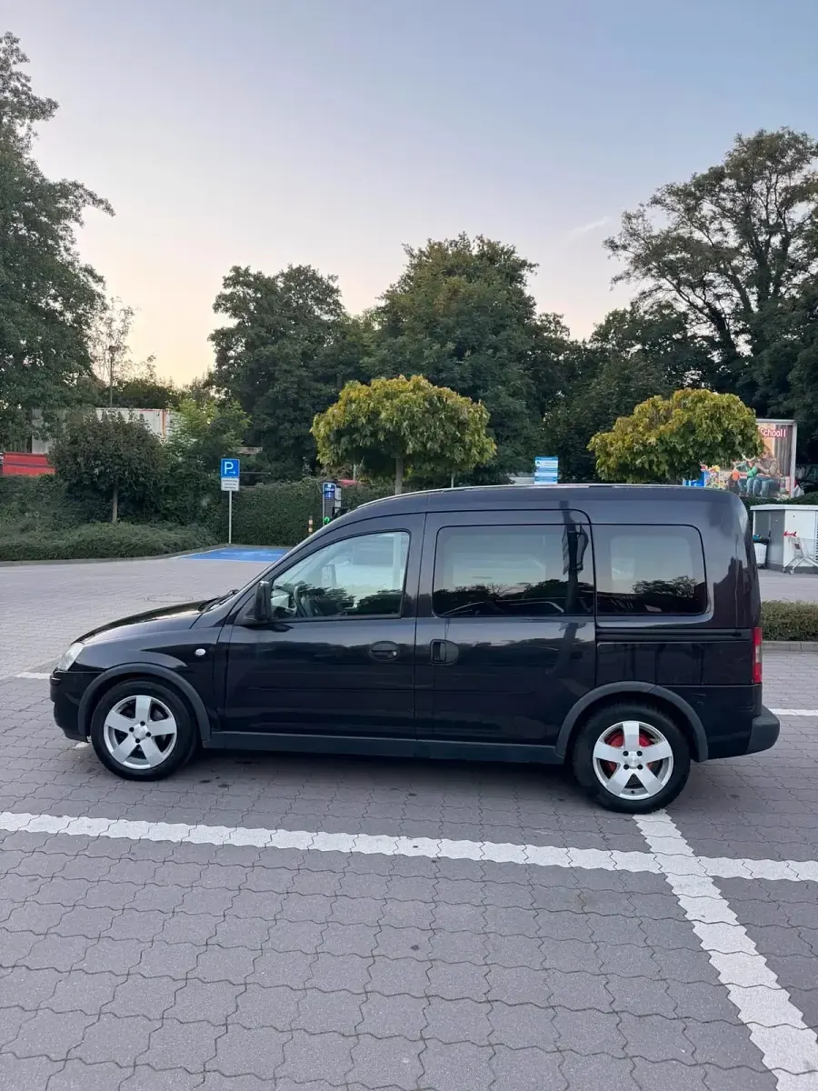Gebraucht Opel Combo 90 PS (66 kW) 2008 Schwarz Van / Kleinbus