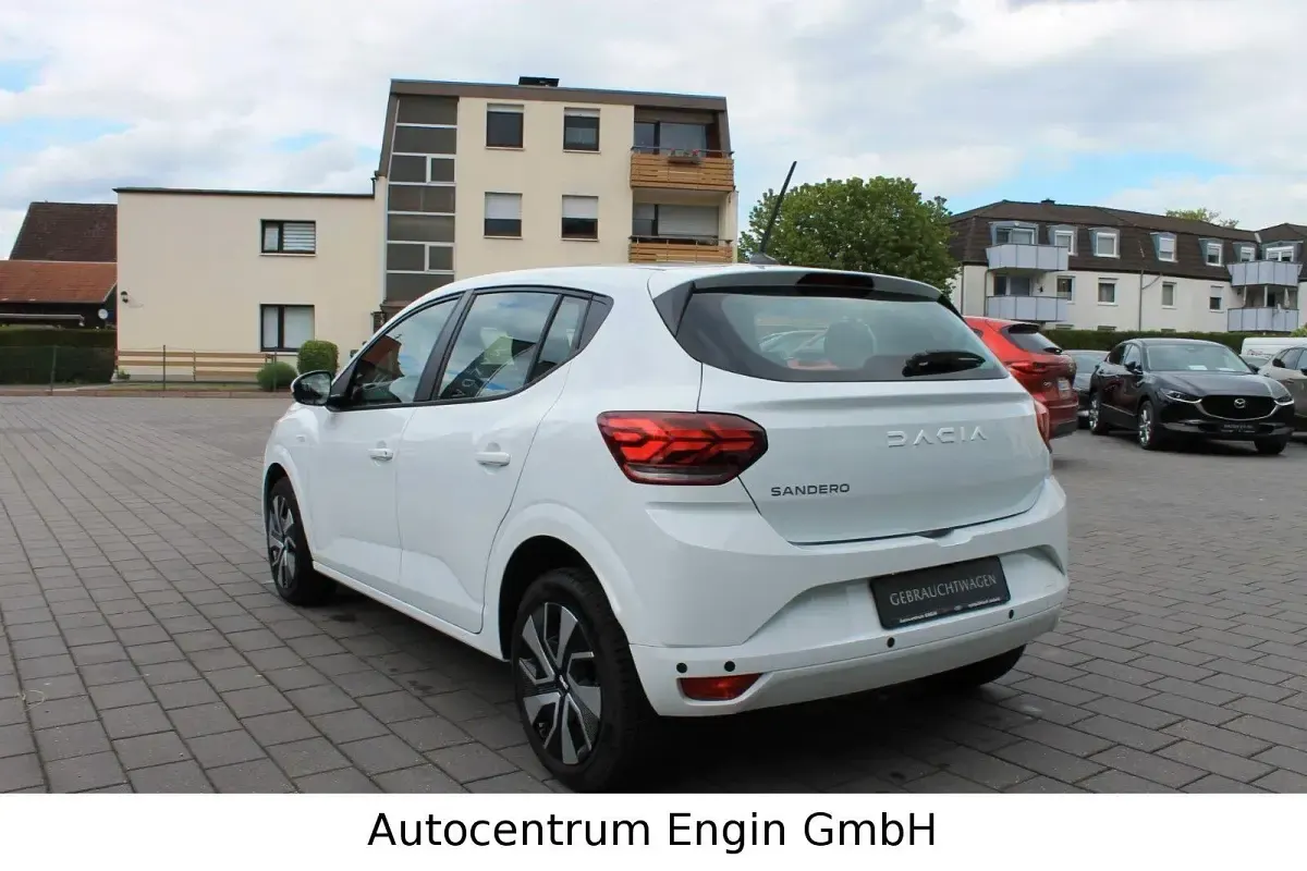 Occasion Dacia Sandero Expression 91 ch (66 kW) 2024 Blanc Berline