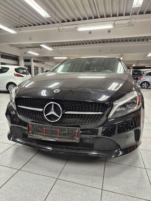 Gebraucht Mercedes A180 Edition 122 PS (89 kW) 2018 Schwarz Limousine