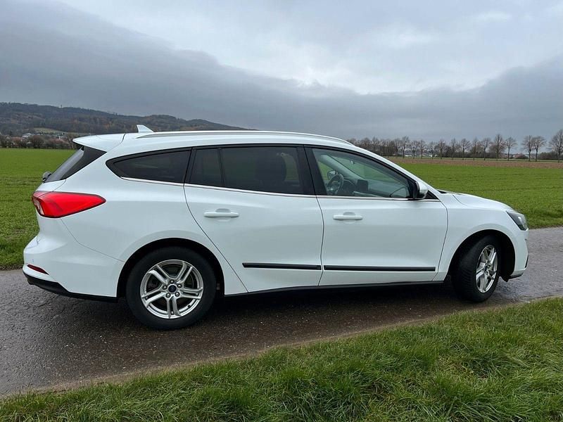 Gebraucht Ford Focus Cool & Connect 120 PS (88 kW) 2020 Weiß Kombi