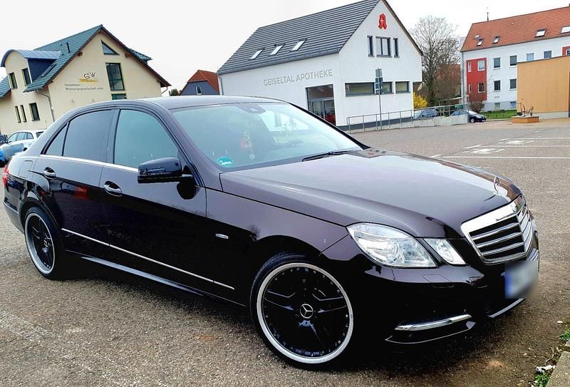 Gebraucht Mercedes E200 184 PS (135 kW) 2011 Braun Limousine