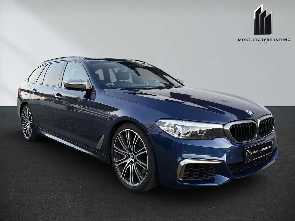 Gebraucht BMW 550 400 PS (294 kW) 2018 Mediterranblau metallic Kombi