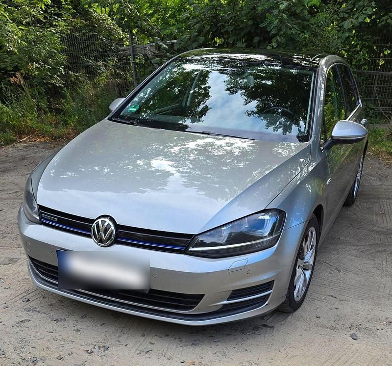 Silber Gebraucht 2014 VW Golf VII Comfortline Limousine | 7.250 € (Superpreis) - Bild 1/3
